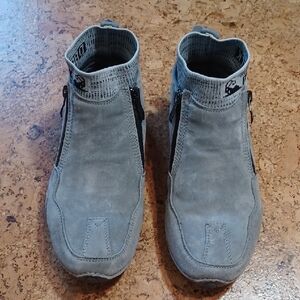 Dbeck Defender All Terrain Men's Waterproof Suede Boots Size 42 (U.S.8.5) NWOT